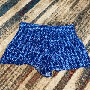 Blue pattern pull on shorts